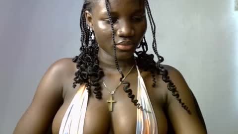 Esthy online show from October 25, 2025, 8:11 am