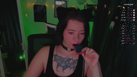 Snapshot of black_kittie_01 chatting on December 18, 2024, 2:06 pm Black Kittie Wednesday - 1300 - 1900 GMT help me get 100 thumbs up online show from December 18, 2024, 2:06 pm