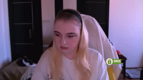 Sasha and Bella online show from October 11, 2025, 9:19 am