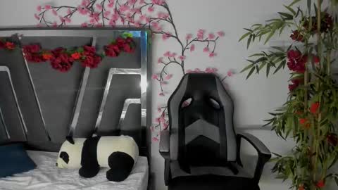 B L A C K  R O S E  online show from September 19, 2025, 11:33 am