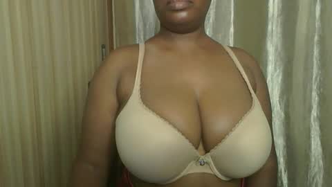 Snapshot of black_sexyfish chatting on February 5, 2026, 9:52 pm black_sexyfish online show from February 5, 2026, 9:52 pm