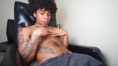 Snapshot of black_tentationx chatting on March 1, 2025, 5:52 am black_tentationx online show from March 1, 2025, 5:52 am