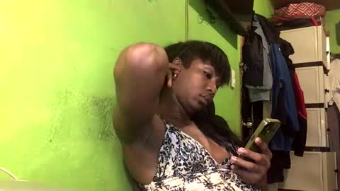 Crystal online show from November 12, 2025, 4:13 am