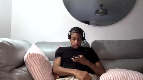 Snapshot of blackbulltitus chatting on October 7, 2025, 10:18 pm BlackBullTitus online show from October 7, 2025, 10:18 pm