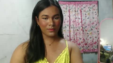 Ellez online show from April 24, 2026, 7:27 pm