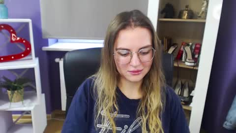 Z O E Y online show from December 21, 2024, 11:22 am