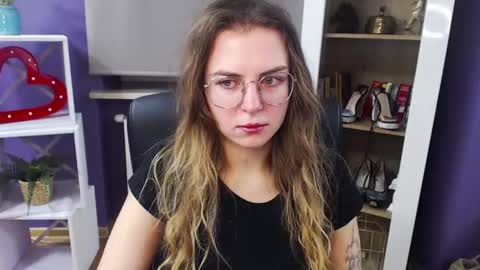 Z O E Y online show from December 27, 2024, 5:31 am