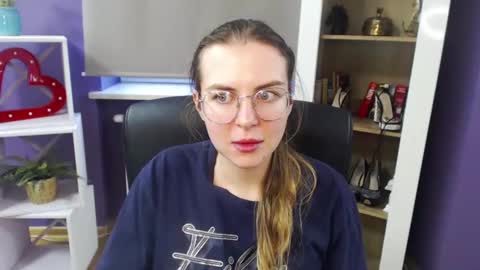 Z O E Y online show from January 3, 2025, 9:15 am