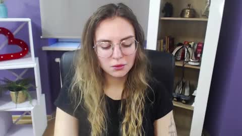 Z O E Y online show from January 9, 2025, 8:45 am