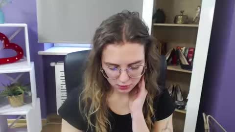 Z O E Y online show from January 21, 2025, 11:46 am