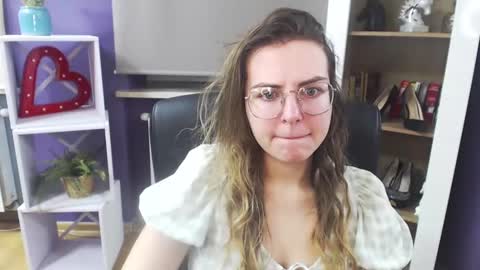 Z O E Y online show from February 6, 2025, 5:35 am