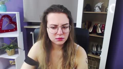 Z O E Y online show from February 13, 2025, 5:16 am