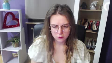 Z O E Y online show from February 18, 2025, 5:31 am