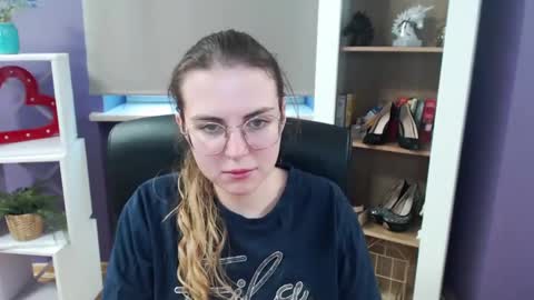 Z O E Y online show from February 26, 2025, 11:41 am