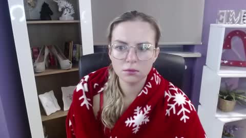 Z O E Y online show from September 17, 2025, 4:25 am