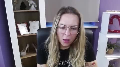 Z O E Y online show from October 3, 2025, 5:15 am