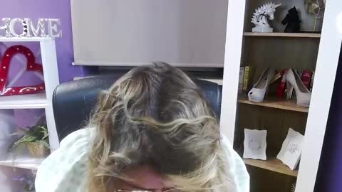 Z O E Y online show from January 6, 2026, 5:33 am