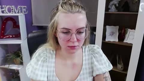 Z O E Y online show from February 5, 2026, 6:07 am