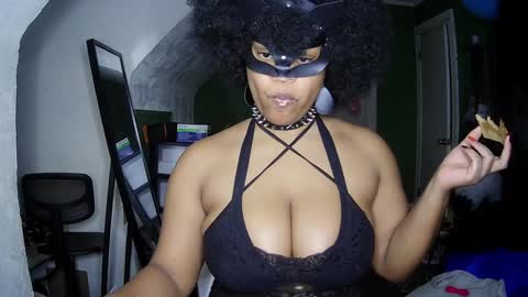 Snapshot of blacksirenqueen chatting on December 1, 2024, 9:59 pm Queen Siren online show from December 1, 2024, 9:59 pm