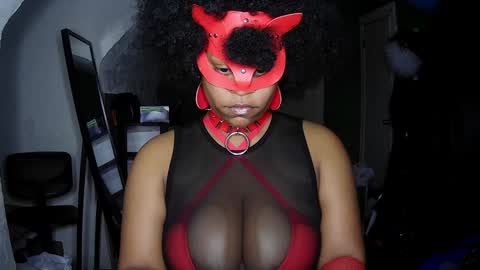 Snapshot of blacksirenqueen chatting on December 10, 2024, 1:43 am Queen Siren online show from December 10, 2024, 1:43 am