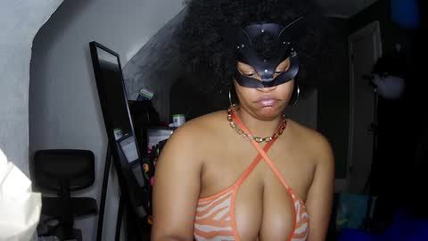 Snapshot of blacksirenqueen chatting on December 17, 2024, 5:29 am Queen Siren online show from December 17, 2024, 5:29 am