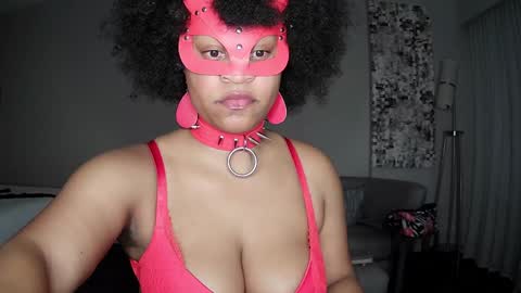 Snapshot of blacksirenqueen chatting on January 1, 2025, 5:01 am Queen Siren online show from January 1, 2025, 5:01 am