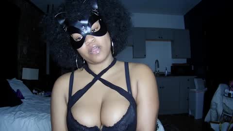 Snapshot of blacksirenqueen chatting on January 13, 2025, 1:45 am Queen Siren online show from January 13, 2025, 1:45 am