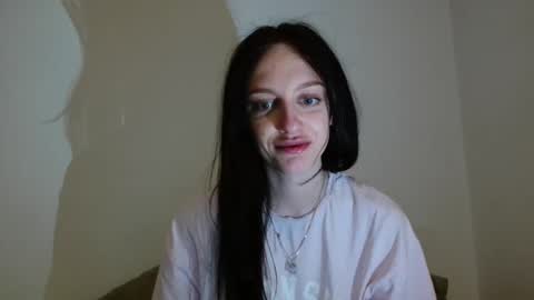 Snapshot of blacky_berry chatting on May 17, 2026, 4:47 pm Ivy online show from May 17, 2026, 4:47 pm