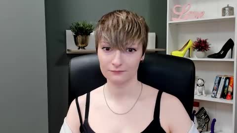 Snapshot of blair_erotic chatting on October 22, 2025, 6:35 am Blair online show from October 22, 2025, 6:35 am