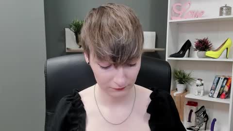 Snapshot of blair_erotic chatting on October 29, 2025, 7:21 am Blair online show from October 29, 2025, 7:21 am