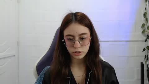   online show from October 3, 2025, 3:20 pm