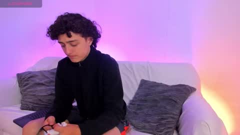  JULIE  online show from November 26, 2025, 4:24 am