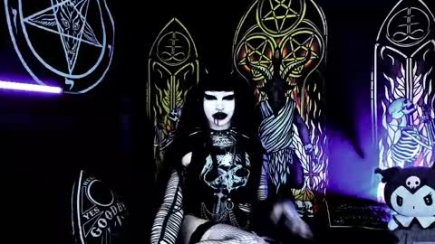   online show from October 23, 2025, 9:13 pm