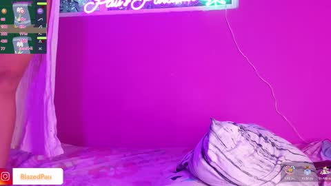 Pau online show from December 14, 2025, 10:25 pm