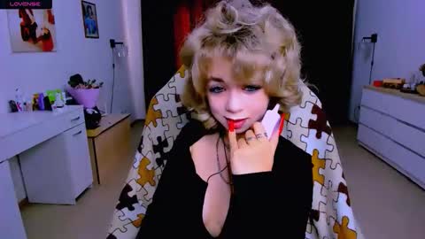 Nicole online show from September 14, 2025, 5:39 am