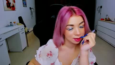 Snapshot of blinkofeyess chatting on December 4, 2024, 7:17 am Nicole online show from December 4, 2024, 7:17 am