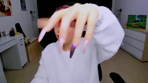 Snapshot of blinkofeyess chatting on December 17, 2024, 6:35 am Nicole online show from December 17, 2024, 6:35 am