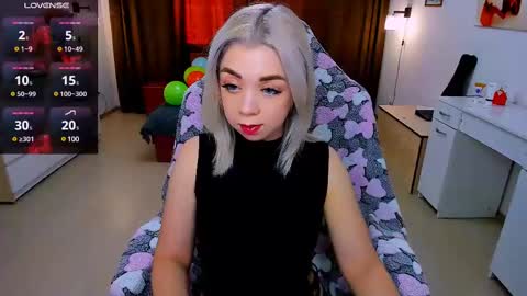 Snapshot of blinkofeyess chatting on February 12, 2025, 11:40 am Nicole online show from February 12, 2025, 11:40 am