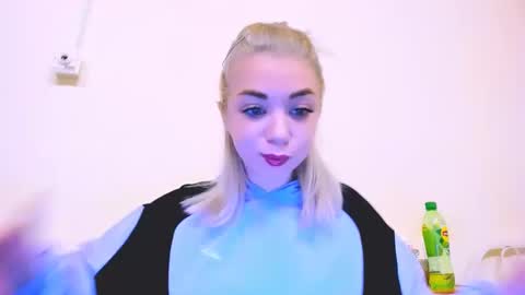 Snapshot of blinkofeyess chatting on February 24, 2025, 3:53 pm Nicole online show from February 24, 2025, 3:53 pm