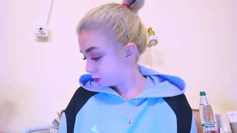 Snapshot of blinkofeyess chatting on February 25, 2025, 2:44 pm Nicole online show from February 25, 2025, 2:44 pm