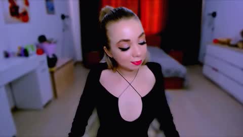 Snapshot of blinkofeyess chatting on September 17, 2025, 7:54 am Nicole online show from September 17, 2025, 7:54 am