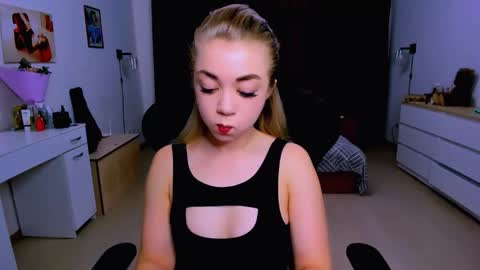 Snapshot of blinkofeyess chatting on October 6, 2025, 3:59 am Nicole online show from October 6, 2025, 3:59 am