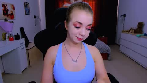 Snapshot of blinkofeyess chatting on October 7, 2025, 8:11 am Nicole online show from October 7, 2025, 8:11 am