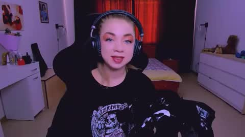 Snapshot of blinkofeyess chatting on October 8, 2025, 8:23 am Nicole online show from October 8, 2025, 8:23 am