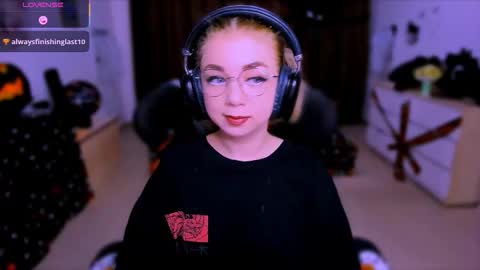 Snapshot of blinkofeyess chatting on October 20, 2025, 4:35 am Nicole online show from October 20, 2025, 4:35 am