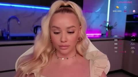 Snapshot of blond_diamond chatting on September 17, 2025, 1:24 pm Lana online show from September 17, 2025, 1:24 pm