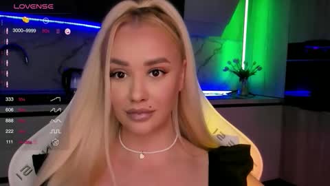 Snapshot of blond_diamond chatting on October 25, 2025, 6:32 am Lana online show from October 25, 2025, 6:32 am