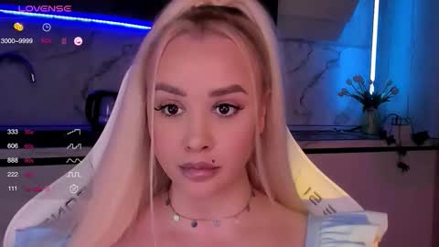 Snapshot of blond_diamond chatting on October 28, 2025, 8:07 am Lana online show from October 28, 2025, 8:07 am