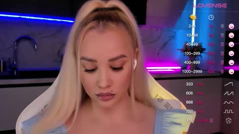 Snapshot of blond_diamond chatting on November 4, 2025, 7:51 am Lana online show from November 4, 2025, 7:51 am