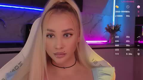 Snapshot of blond_diamond chatting on November 15, 2025, 12:45 pm Lana online show from November 15, 2025, 12:45 pm